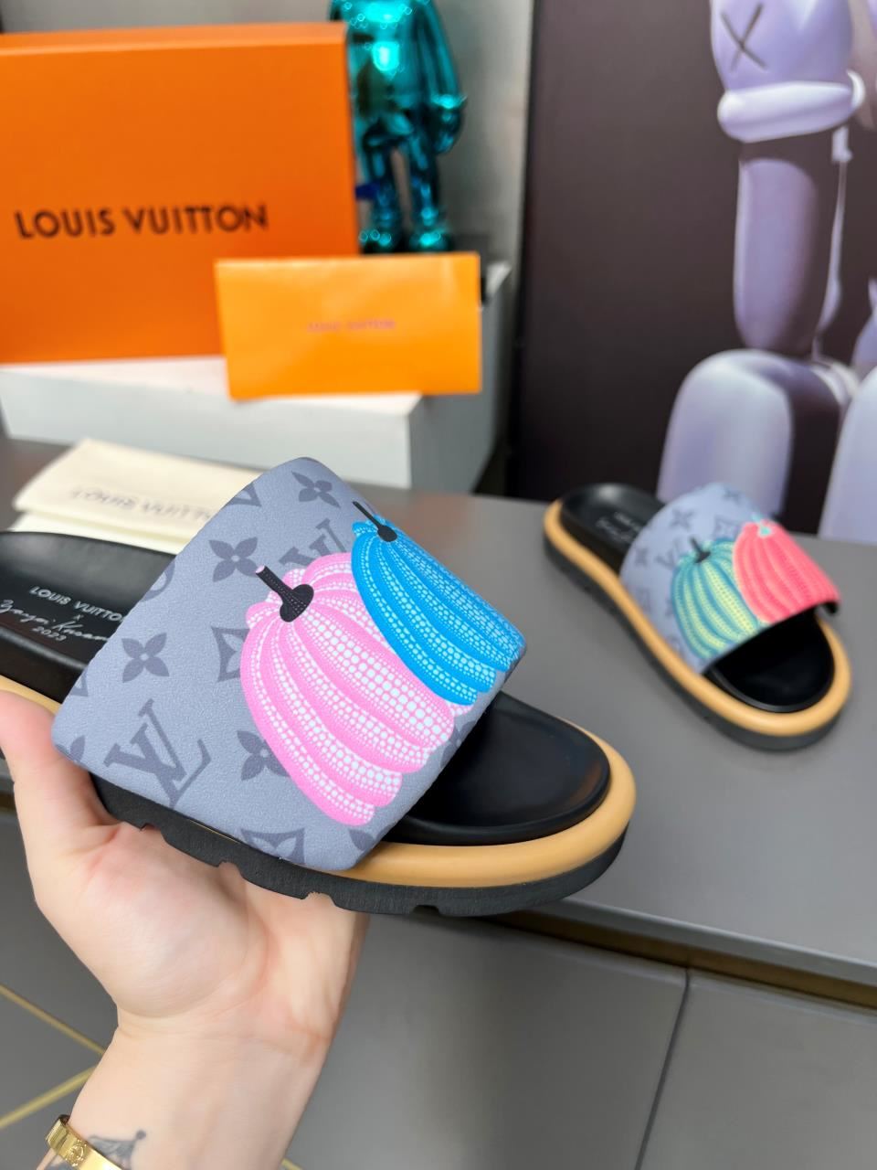 Louis Vuitton Slippers